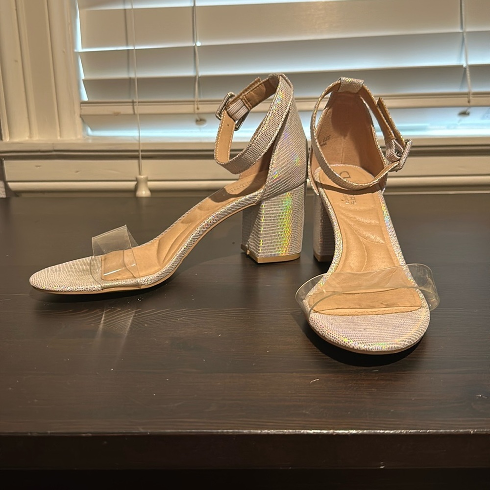 CL by Laundry Comfort Cushion size 6.5